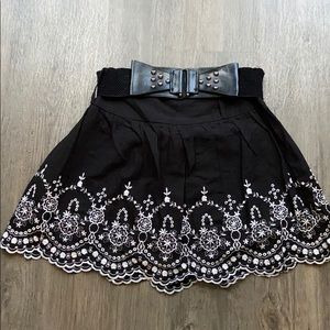 Rachael & Chloe black and white skirt